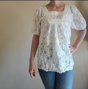 Karen Kane Lacy Fabric White Top with Satin Trim Size Small